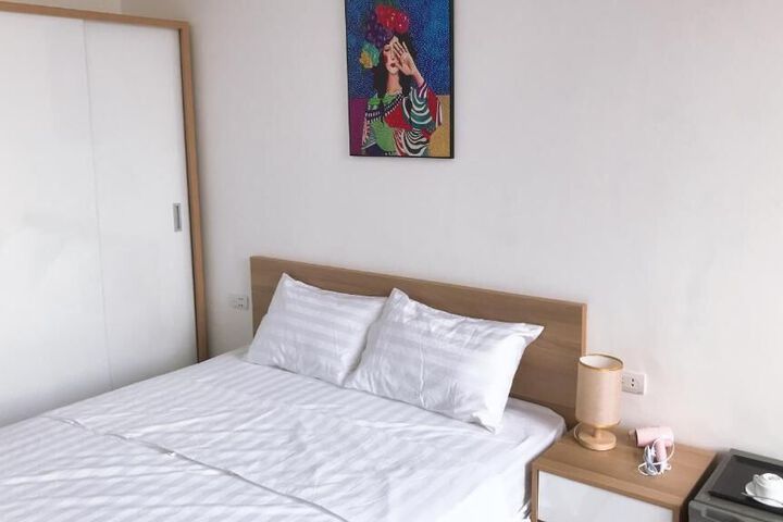 Room 10 of 28