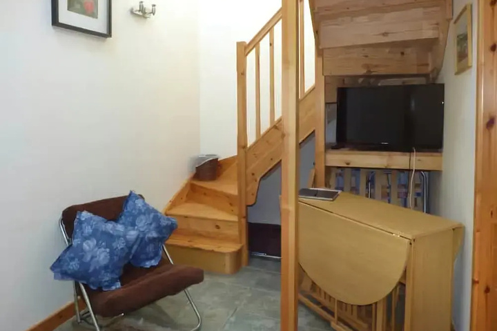 Room 2 of 6