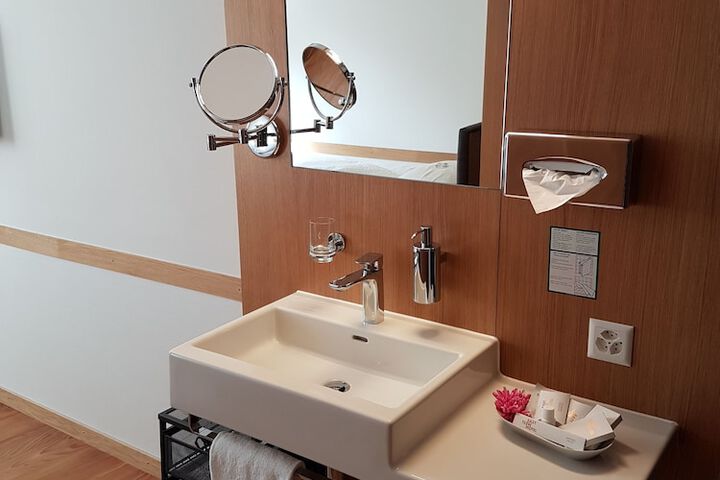 Room 43 of 60