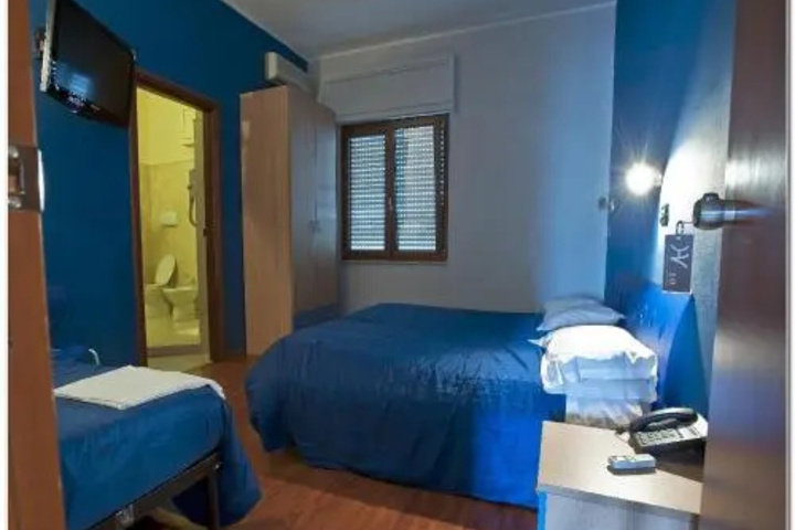 Room 5 of 16