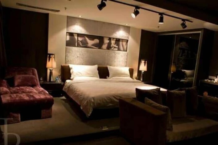 Room 16 of 25