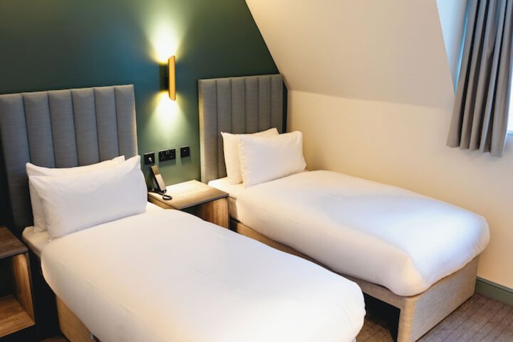 Room 7 of 14