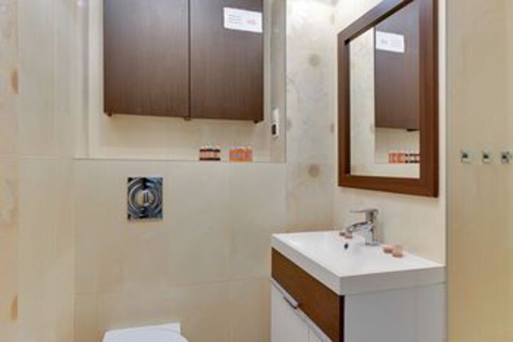 Room 6 of 65