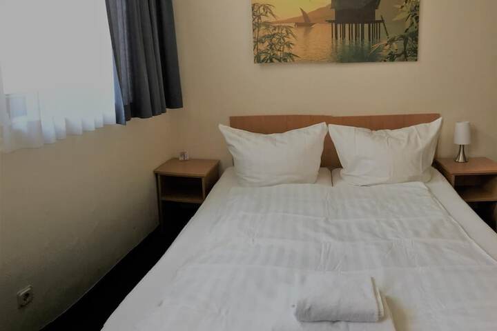 Room 9 of 30