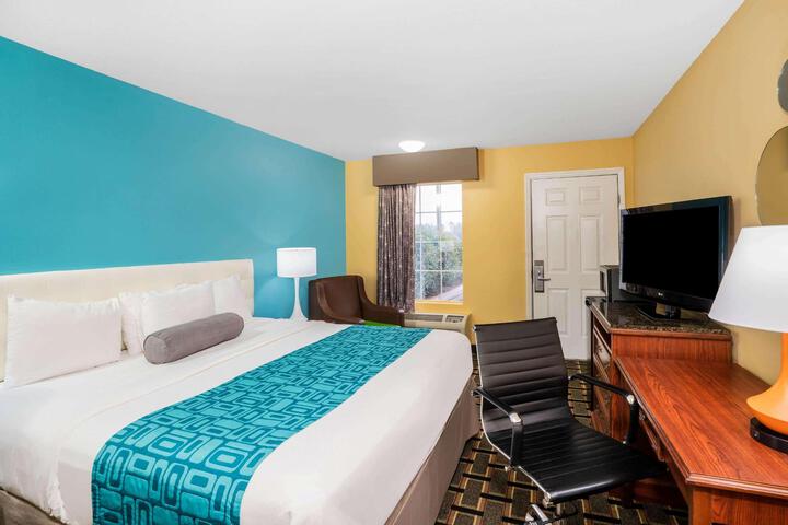 2 Double Beds (1 of 5)