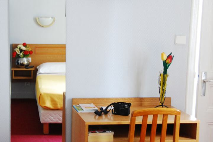Room 27 of 47