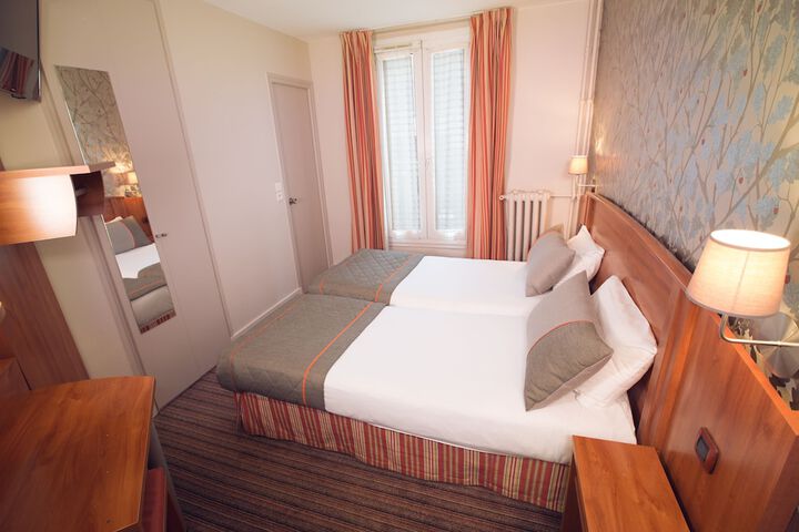 Room 7 of 49