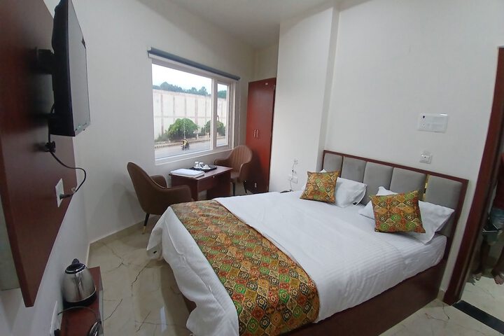 Room 11 of 28