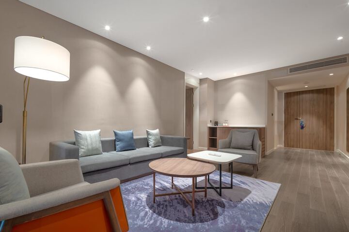 Room 3 of 48