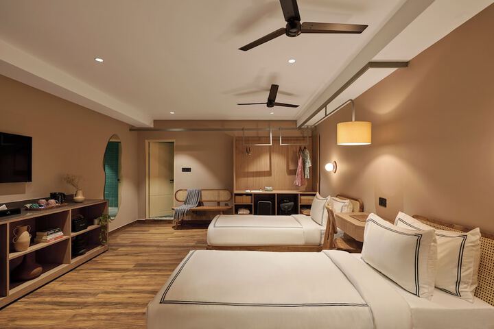 Room 10 of 48
