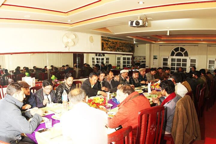 Dining 32 of 67