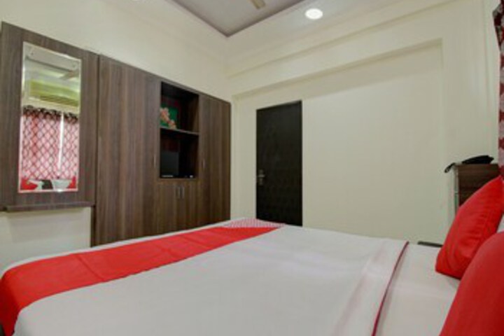Room 19 of 38