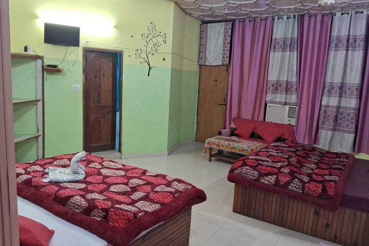 Room 28 of 61