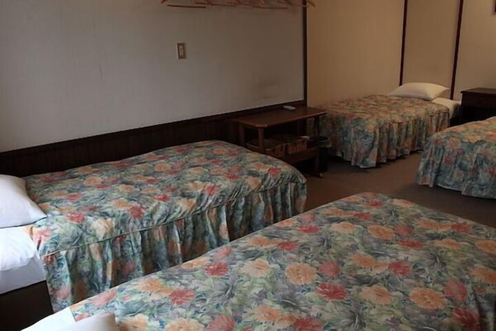 Room 4 of 25