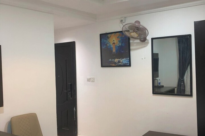 Room 14 of 33