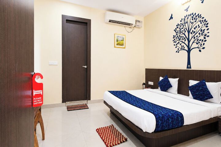 Room 4 of 10