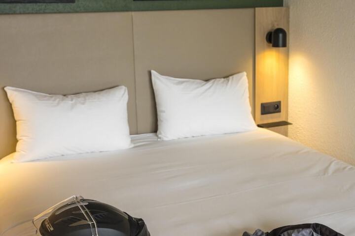 Room 15 of 68