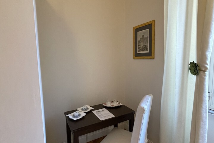 Room 12 of 32