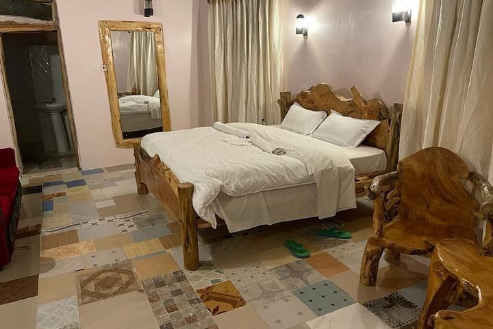 Room 3 of 6