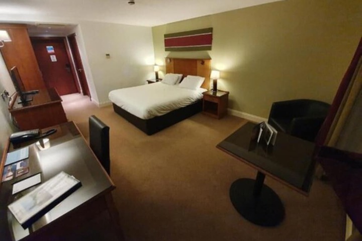 Room 9 of 35