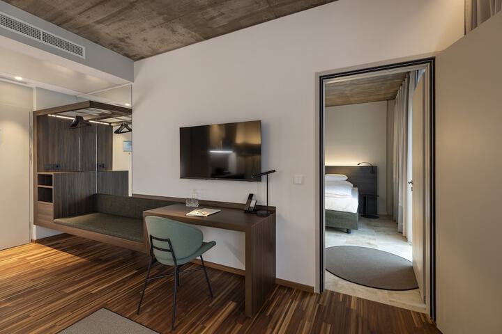 Room 30 of 74