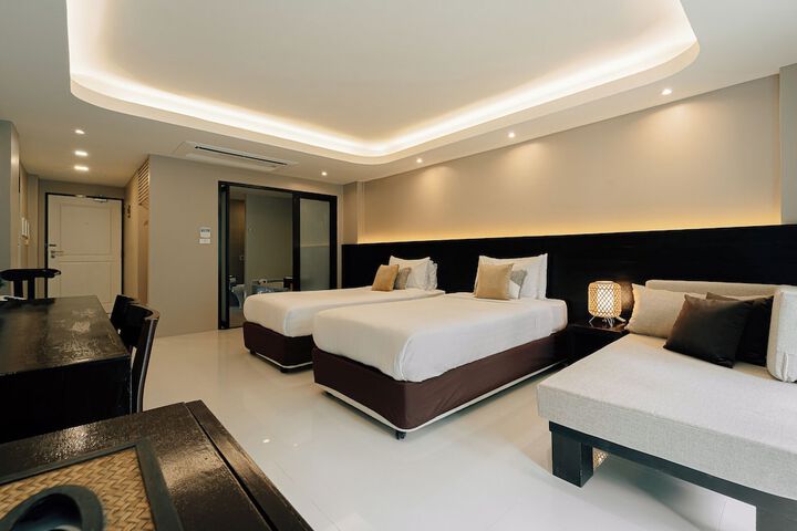 Room 8 of 170