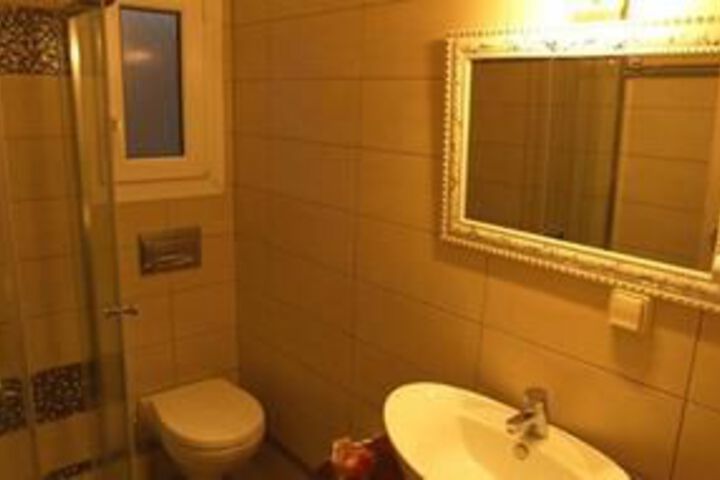Room 6 of 30