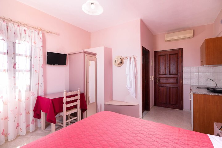 Room 13 of 76