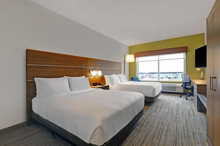2 Queen Beds (9 of 16)
