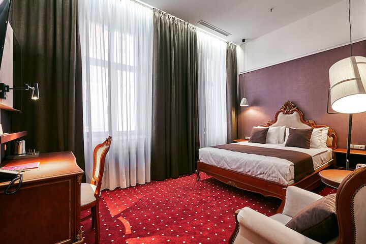Room 4 of 93