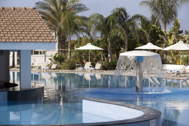 Hotel with Pool