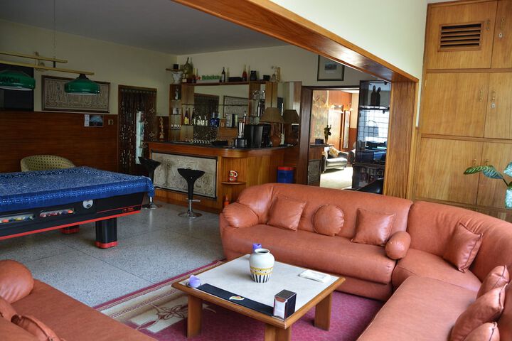 Lounge 48 of 61