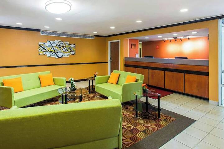 Entrance & Lobby