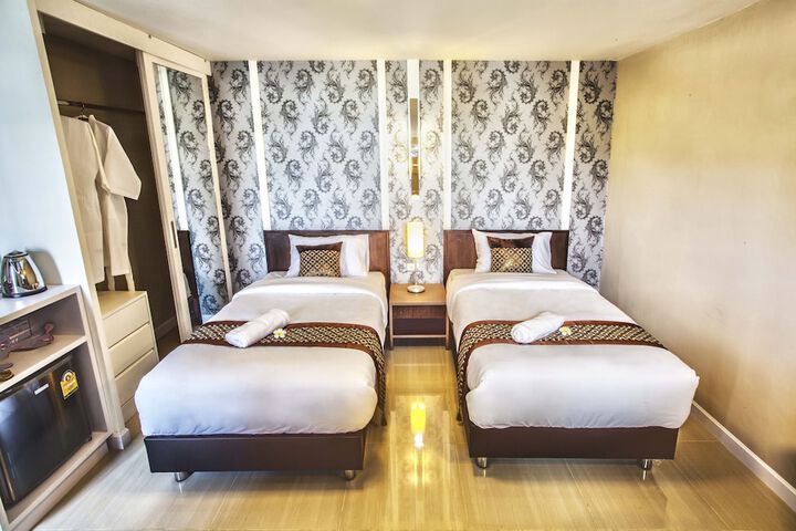 Room 4 of 35