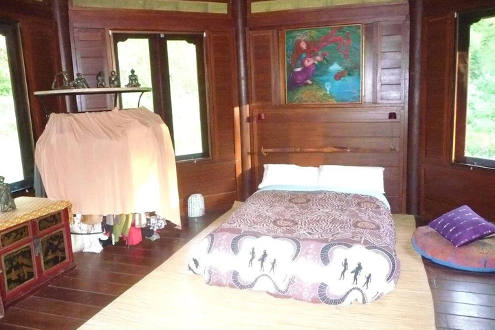 Room 2 of 6