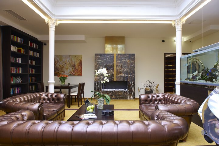 Guest Lobby
