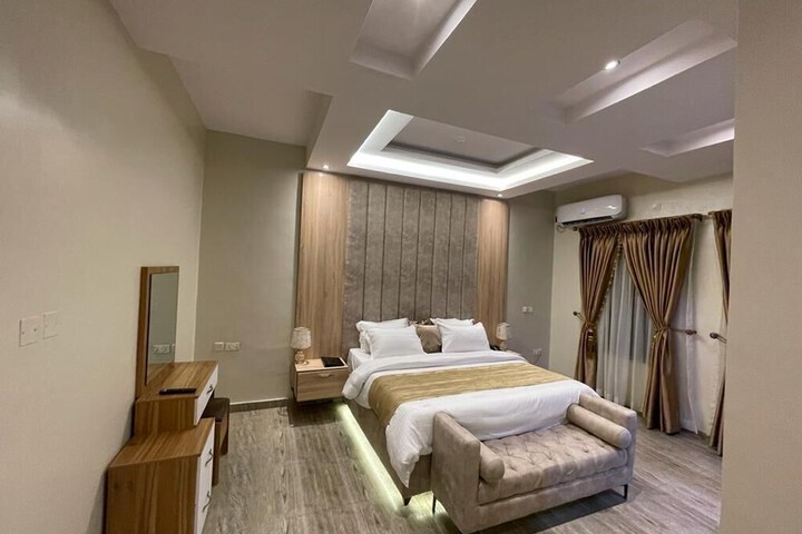 Room 17 of 74