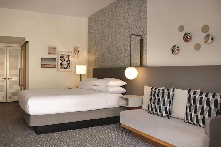Room 16 of 154