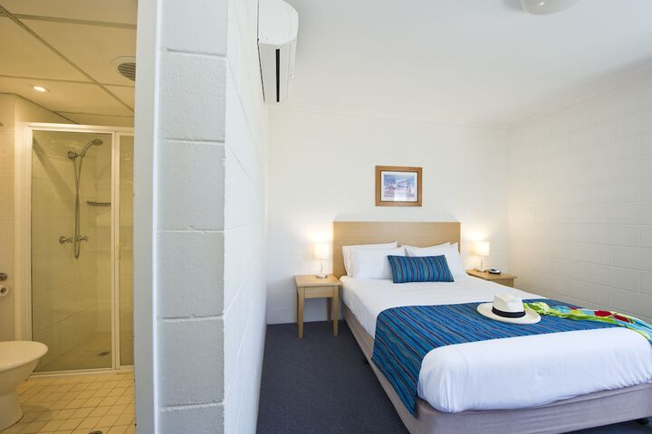 Room 4 of 30