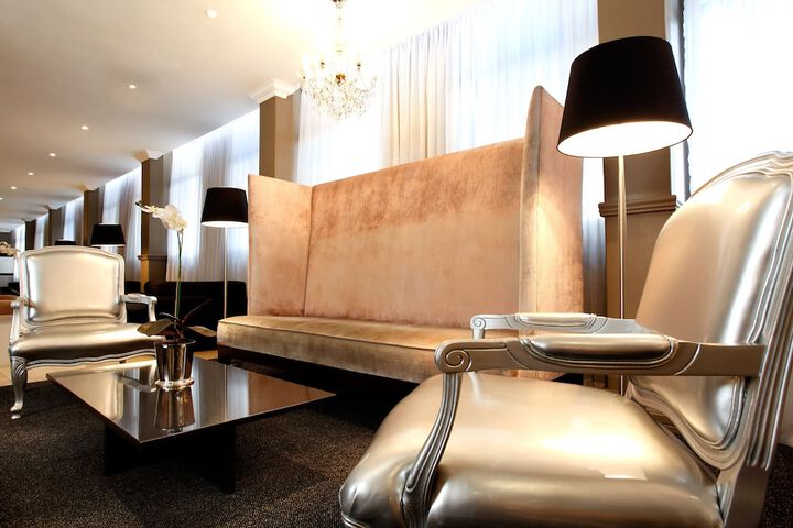 Lounge 65 of 73