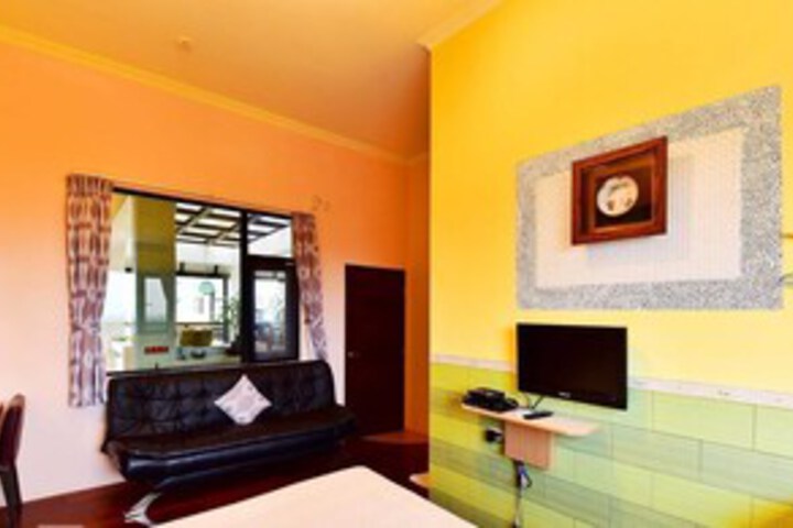 Room 23 of 28