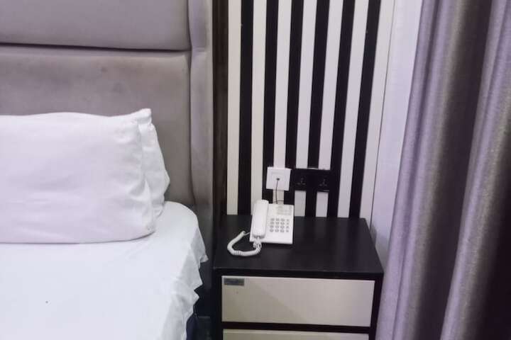 Room 31 of 104