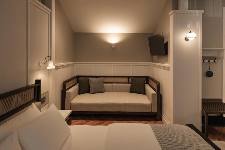 Room 17 of 43