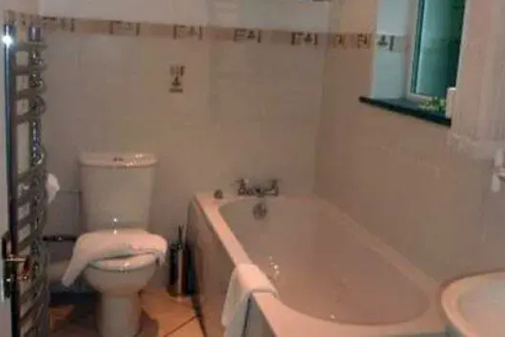 Room 7 of 11