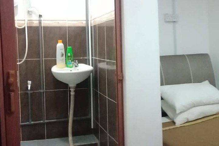 Room 12 of 23