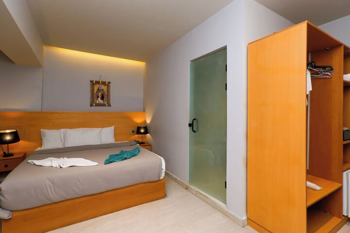 Room 41 of 227