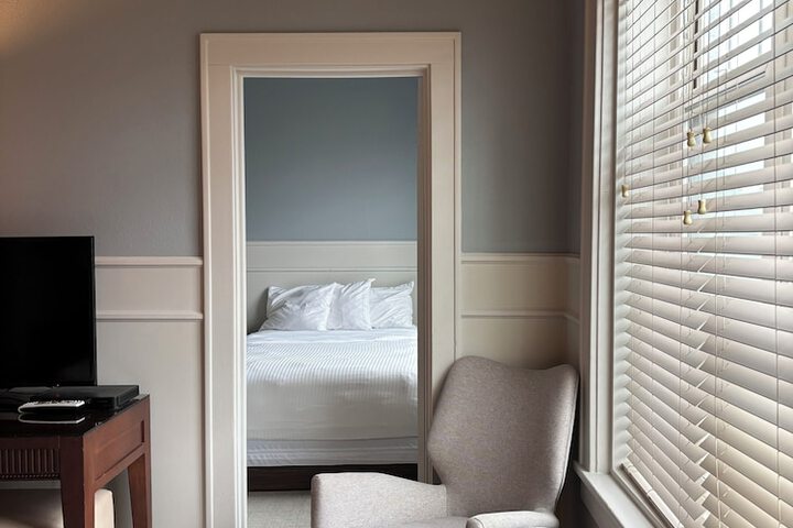 Room 9 of 27