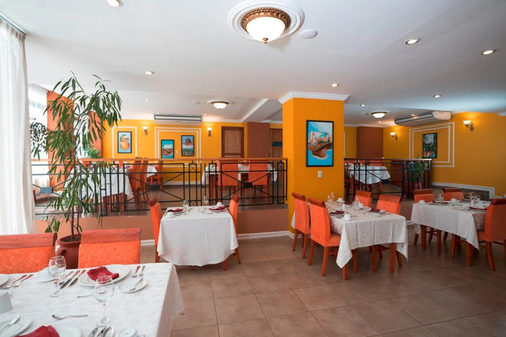 Dining 6 of 10