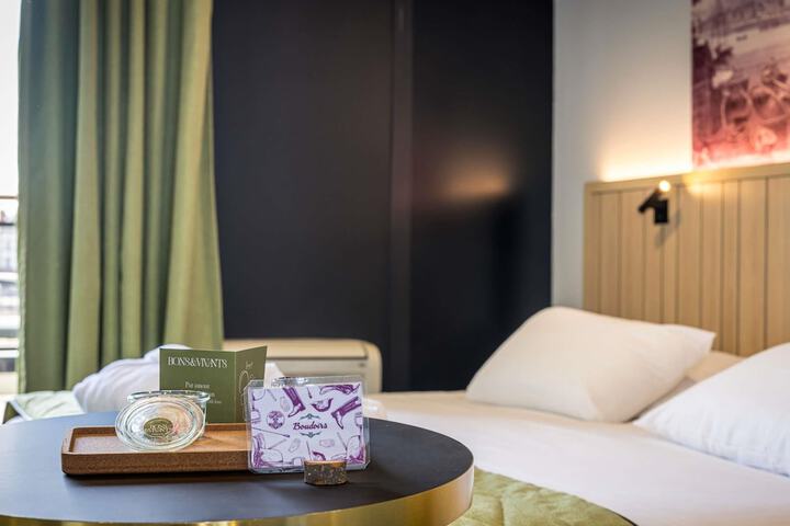 Room 26 of 100