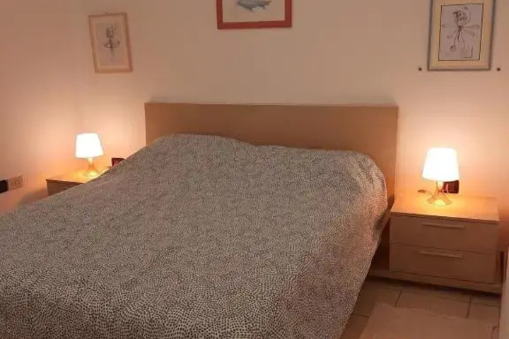 Room 2 of 5